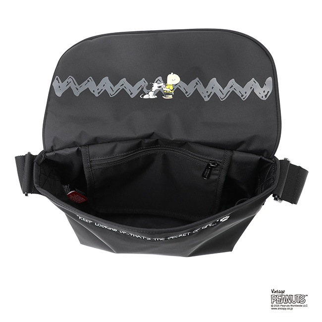 �����٤�Υ٥�ƥ��ա�Manhattan Portage �ޥ�ϥå���ݡ��ơ��� PEANUTS 2025 ��å��󥸥㡼�Хå� �ʥ��顼���֥�å��� MP1605JRSBPDMGNTPNS25