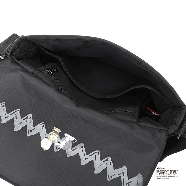 �����٤�Υ٥�ƥ��ա�Manhattan Portage �ޥ�ϥå���ݡ��ơ��� PEANUTS 2025 ��å��󥸥㡼�Хå� �ʥ��顼���֥�å��� MP1605JRSBPDMGNTPNS25