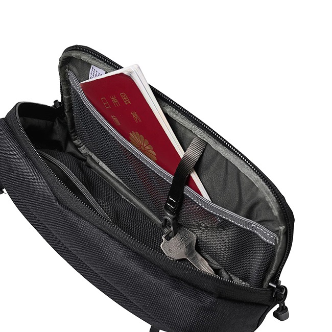 �����٤�Υ٥�ƥ��ա�Incase ���󥱡��� Crosstown Sling 2L ����󥰥Хå� �ʥ��顼���֥�å��� 137243053001