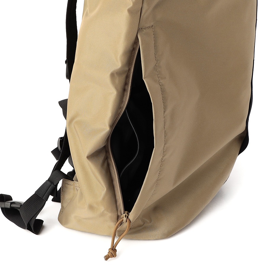 �����٤�Υ٥�ƥ��ա� �֥꡼�ե��� BRIEFING �Хå��ѥå� NEO TRAVELER �ʥ��顼���֥�å��� BRA241P23