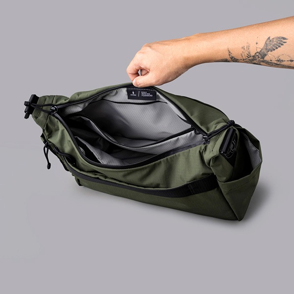 �����٤�Υ٥�ƥ��ա� ALPAKA ����ѥ� FLIGHT SATCHEL 11L ����󥰥Хå� �ʥ��顼�����꡼��� 4246
