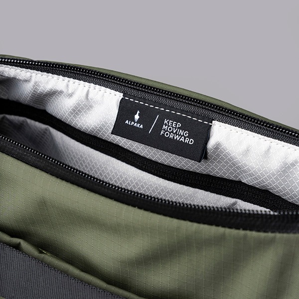 �����٤�Υ٥�ƥ��ա� ALPAKA ����ѥ� FLIGHT SATCHEL 11L ����󥰥Хå� �ʥ��顼�����꡼��� 4246