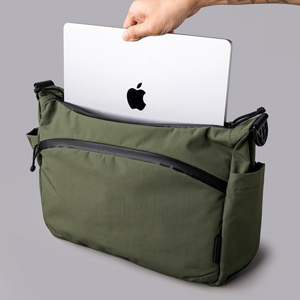 �����٤�Υ٥�ƥ��ա� ALPAKA ����ѥ� FLIGHT SATCHEL 11L ����󥰥Хå� �ʥ��顼�����꡼��� 4246