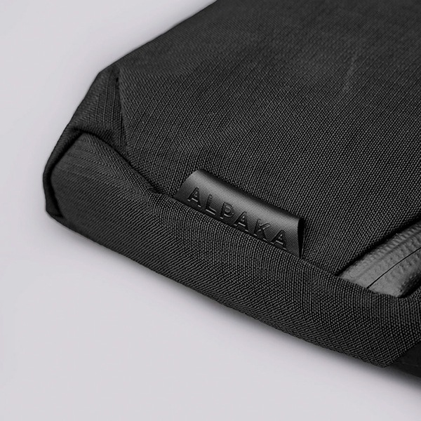 �����٤�Υ٥�ƥ��ա� ALPAKA ����ѥ� FLIGHT SLING 2L AXOFLUX ����󥰥Хå� �ʥ��顼���֥�å�N�� 4129