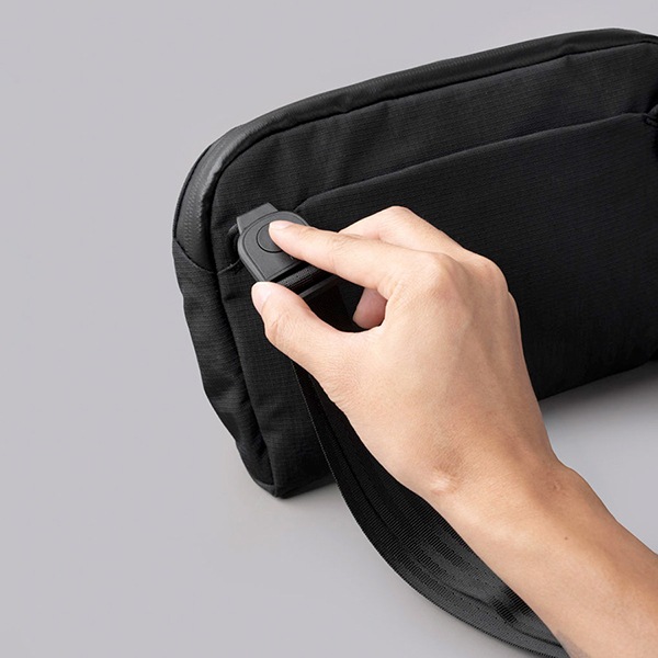 �����٤�Υ٥�ƥ��ա� ALPAKA ����ѥ� FLIGHT SLING 2L AXOFLUX ����󥰥Хå� �ʥ��顼���֥�å�N�� 4129