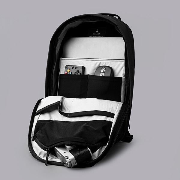 �����٤�Υ٥�ƥ��ա� ALPAKA ����ѥ� METRO BACKPACK 12L �Хå��ѥå� �ʥ��顼���֥�å�N�� 4270