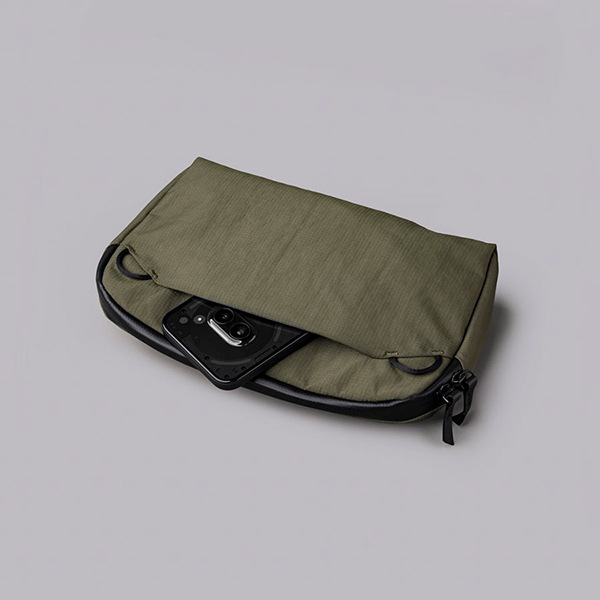 �����٤�Υ٥�ƥ��ա� ALPAKA ����ѥ� FLIGHT SLING 2L AXOFLUX ����󥰥Хå� �ʥ��顼�����꡼��N�ߥ��졼�� 4129