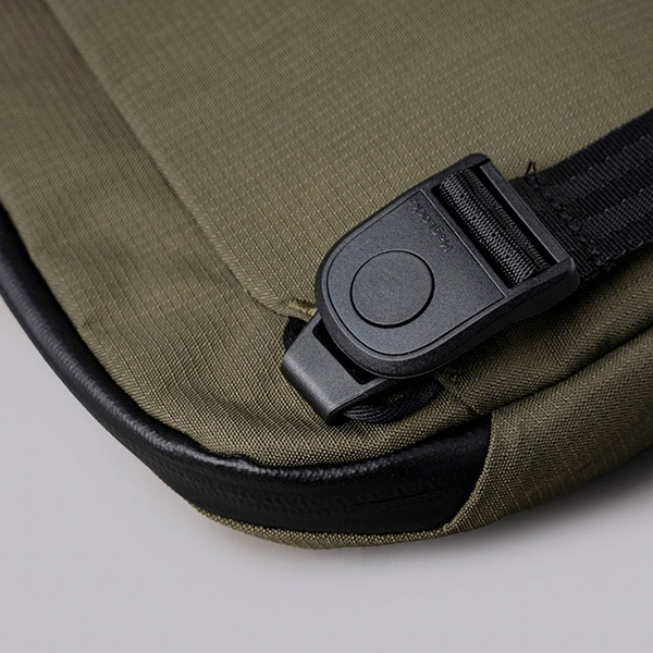 �����٤�Υ٥�ƥ��ա� ALPAKA ����ѥ� FLIGHT SLING 2L AXOFLUX ����󥰥Хå� �ʥ��顼�����꡼��N�ߥ��졼�� 4129