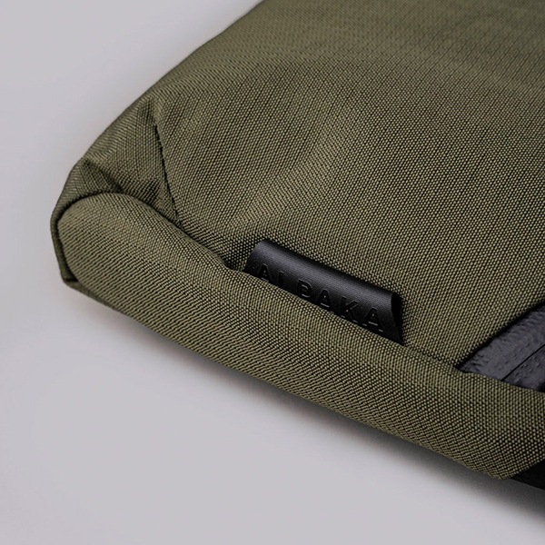 �����٤�Υ٥�ƥ��ա� ALPAKA ����ѥ� FLIGHT SLING 2L AXOFLUX ����󥰥Хå� �ʥ��顼�����꡼��N�ߥ��졼�� 4129