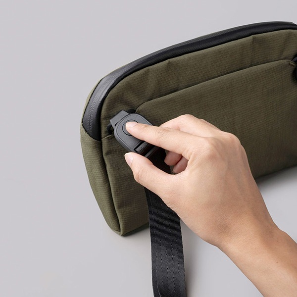 �����٤�Υ٥�ƥ��ա� ALPAKA ����ѥ� FLIGHT SLING 2L AXOFLUX ����󥰥Хå� �ʥ��顼�����꡼��N�ߥ��졼�� 4129