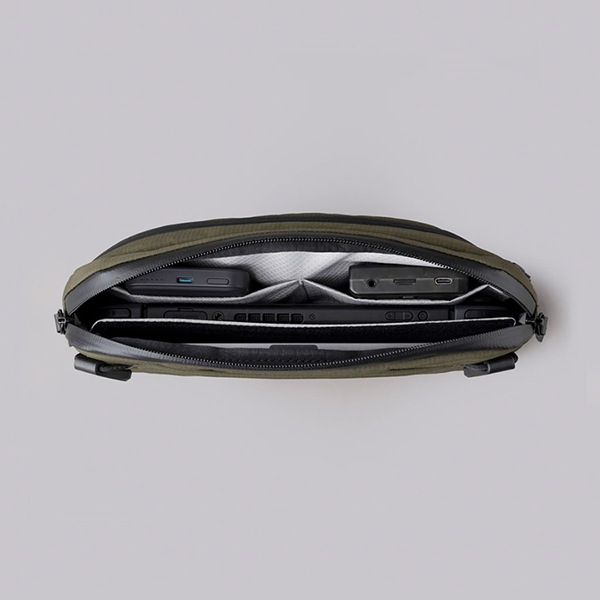 �����٤�Υ٥�ƥ��ա� ALPAKA ����ѥ� FLIGHT SLING 2L AXOFLUX ����󥰥Хå� �ʥ��顼�����꡼��N�ߥ��졼�� 4129