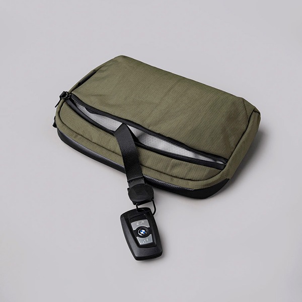 �����٤�Υ٥�ƥ��ա� ALPAKA ����ѥ� FLIGHT SLING 2L AXOFLUX ����󥰥Хå� �ʥ��顼�����꡼��N�ߥ��졼�� 4129