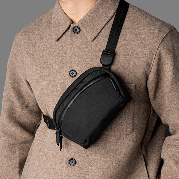 �����٤�Υ٥�ƥ��ա� ALPAKA ����ѥ� FLIGHT SLING MINI 1L ����󥰥Хå� �ʥ��顼���֥�å��� 4200