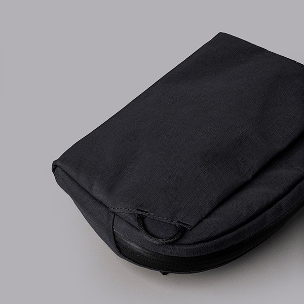 �����٤�Υ٥�ƥ��ա� ALPAKA ����ѥ� FLIGHT SLING MINI 1L ����󥰥Хå� �ʥ��顼���֥�å��� 4200