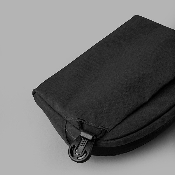 �����٤�Υ٥�ƥ��ա� ALPAKA ����ѥ� FLIGHT SLING MINI 1L ����󥰥Хå� �ʥ��顼���֥�å��� 4200