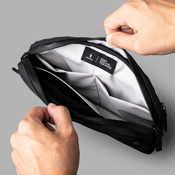 �����٤�Υ٥�ƥ��ա� ALPAKA ����ѥ� FLIGHT SLING MINI 1L ����󥰥Хå� �ʥ��顼���֥�å��� 4200