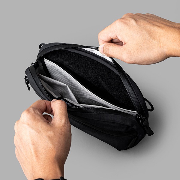 �����٤�Υ٥�ƥ��ա� ALPAKA ����ѥ� FLIGHT SLING MINI 1L ����󥰥Хå� �ʥ��顼���֥�å��� 4200