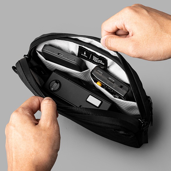�����٤�Υ٥�ƥ��ա� ALPAKA ����ѥ� FLIGHT SLING MINI 1L ����󥰥Хå� �ʥ��顼���֥�å��� 4200