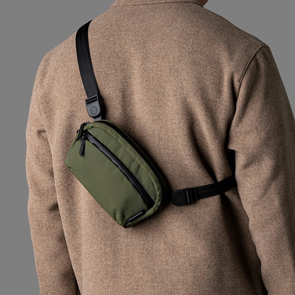 �����٤�Υ٥�ƥ��ա� ALPAKA ����ѥ� FLIGHT SLING MINI 1L ����󥰥Хå� �ʥ��顼�����꡼��� 4200