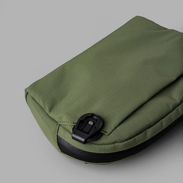 �����٤�Υ٥�ƥ��ա� ALPAKA ����ѥ� FLIGHT SLING MINI 1L ����󥰥Хå� �ʥ��顼�����꡼��� 4200