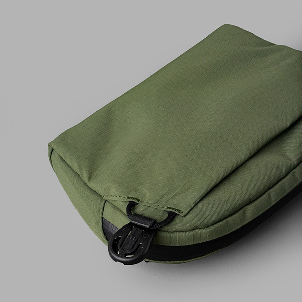�����٤�Υ٥�ƥ��ա� ALPAKA ����ѥ� FLIGHT SLING MINI 1L ����󥰥Хå� �ʥ��顼�����꡼��� 4200