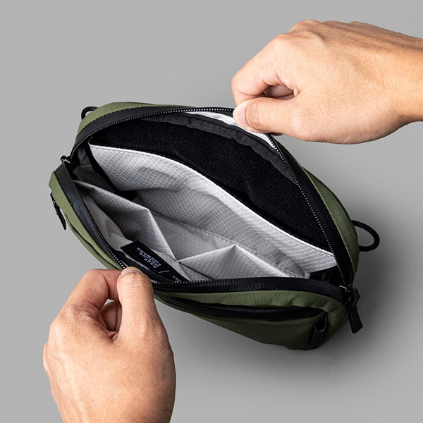 �����٤�Υ٥�ƥ��ա� ALPAKA ����ѥ� FLIGHT SLING MINI 1L ����󥰥Хå� �ʥ��顼�����꡼��� 4200