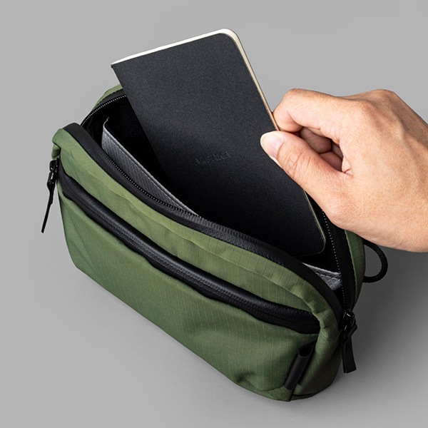 �����٤�Υ٥�ƥ��ա� ALPAKA ����ѥ� FLIGHT SLING MINI 1L ����󥰥Хå� �ʥ��顼�����꡼��� 4200