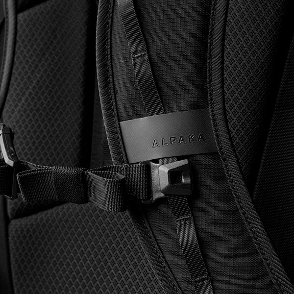 選べるノベルティ付】 ALPAKA アルパカ ELEMENTS BACKPACK PRO AXOFLUX