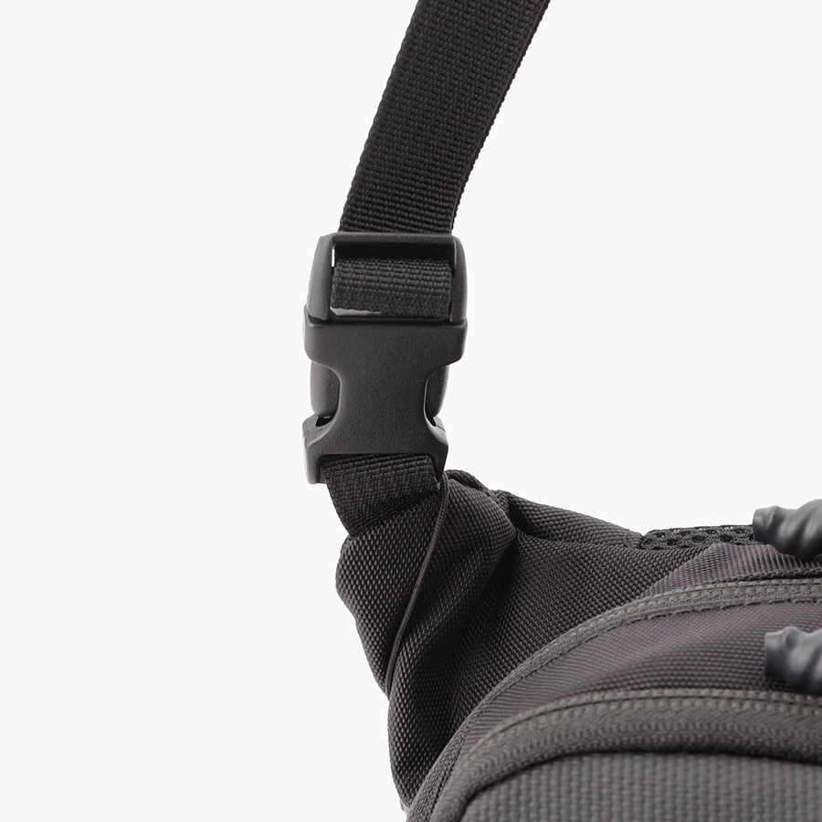 �����٤�Υ٥�ƥ��ա� �֥꡼�ե��� BRIEFING ����󥰥Хå� DT SLING �ʥ��顼���֥�å��� BRA251L55