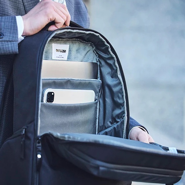 �����٤�Υ٥�ƥ��ա�Incase ���󥱡��� A.R.C. Daypack 20L �ǥ��ѥå� �ʥ��顼���֥�å��� 137213053005