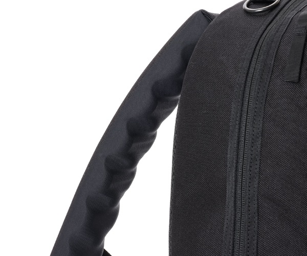 �����٤�Υ٥�ƥ��աۥݡ��������饷�å� �˥塼�ȥ� �ǥ��ѥå� M �ʥ��顼���֥�å��� PORTER CLASSIC 050-3385