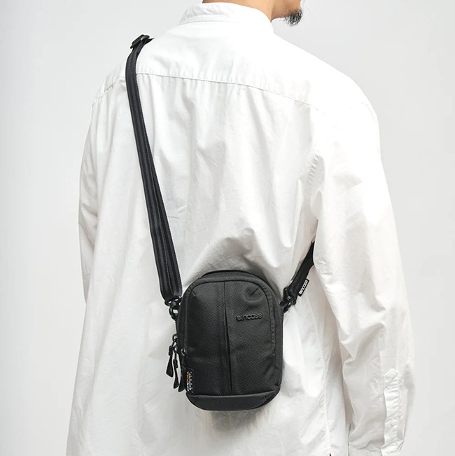 �����٤�Υ٥�ƥ��ա�Incase ���󥱡��� Tracks Small Shoulder Pouch 2L ���⡼�륷�������ݡ��� �ʥ��顼���֥�å��� 137253053001