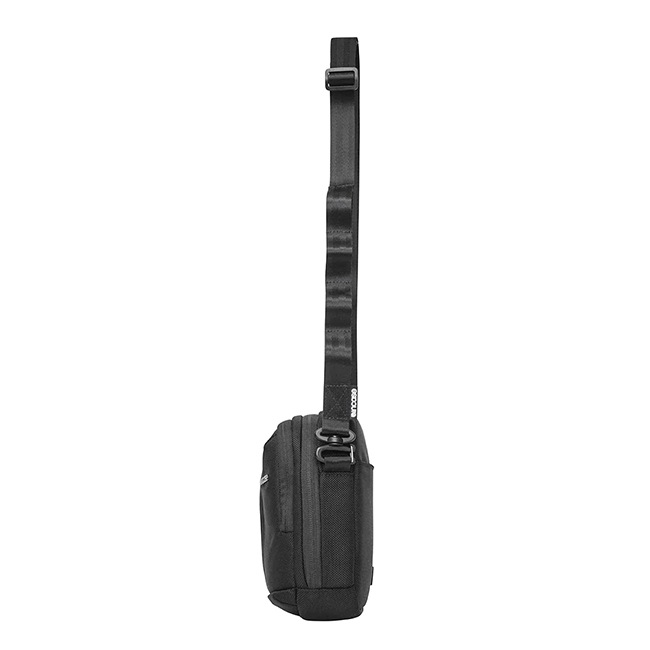 �����٤�Υ٥�ƥ��ա�Incase ���󥱡��� Tracks Small Shoulder Pouch 2L ���⡼�륷�������ݡ��� �ʥ��顼���֥�å��� 137253053001