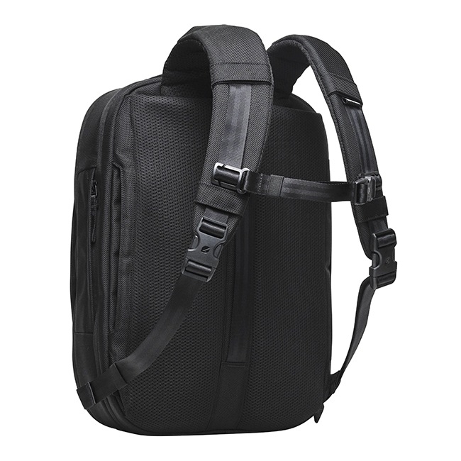 �����٤�Υ٥�ƥ��ա�Incase ���󥱡��� Tracks Two-Way Brief 18L 2WAY�֥꡼�ե����� �ʥ��顼���֥�å��� 137253053002