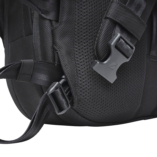 �����٤�Υ٥�ƥ��ա�Incase ���󥱡��� Tracks Two-Way Brief 18L 2WAY�֥꡼�ե����� �ʥ��顼���֥�å��� 137253053002