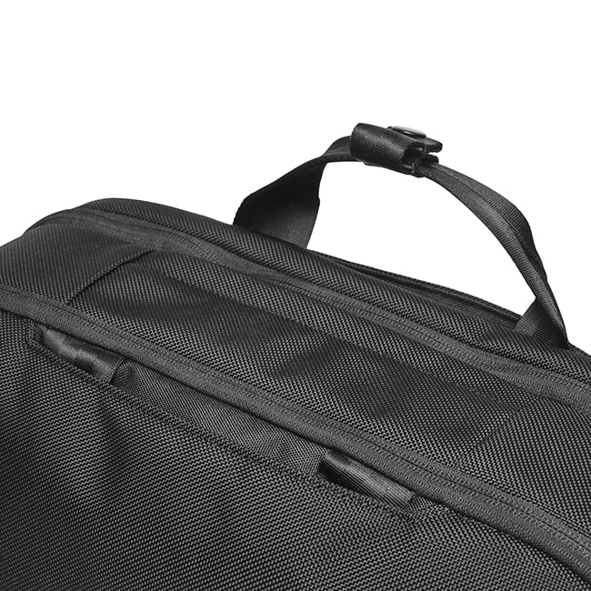 �����٤�Υ٥�ƥ��ա�Incase ���󥱡��� Tracks Two-Way Brief 18L 2WAY�֥꡼�ե����� �ʥ��顼���֥�å��� 137253053002