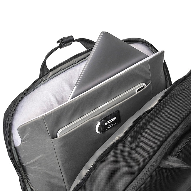 �����٤�Υ٥�ƥ��ա�Incase ���󥱡��� Tracks Two-Way Brief 18L 2WAY�֥꡼�ե����� �ʥ��顼���֥�å��� 137253053002