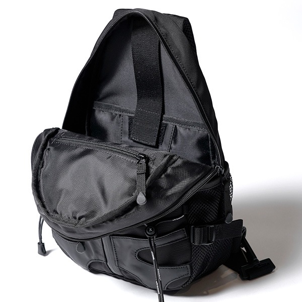 �����٤�Υ٥�ƥ��ա� MAKAVELIC �ޥ���٥�å� SQUAD Cocoon 5 Body Bag �ܥǥ��Хå� �ʥ��顼���֥�å��� 3125-10305