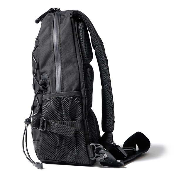 �����٤�Υ٥�ƥ��ա� MAKAVELIC �ޥ���٥�å� SQUAD Cocoon 5 Body Bag �ܥǥ��Хå� �ʥ��顼���֥�å��� 3125-10305