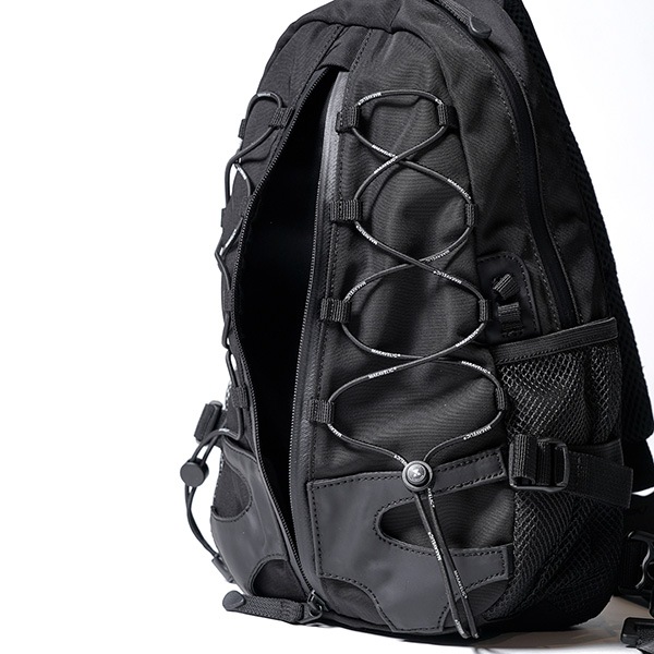 �����٤�Υ٥�ƥ��ա� MAKAVELIC �ޥ���٥�å� SQUAD Cocoon 5 Body Bag �ܥǥ��Хå� �ʥ��顼���֥�å��� 3125-10305