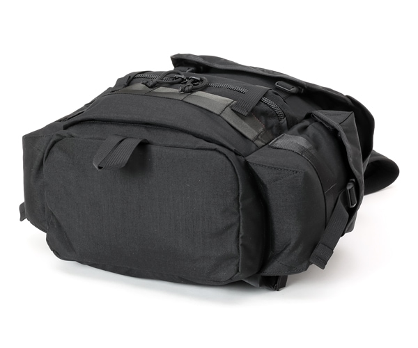 �����٤�Υ٥�ƥ��ա� �֥꡼�ե��� BRIEFING �Хå��ѥå� FREIGHTER FLAP PACKER �ʥ��顼���֥�å��� BRA221P07