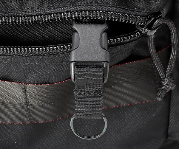 �����٤�Υ٥�ƥ��ա� �֥꡼�ե��� BRIEFING �Хå��ѥå� FREIGHTER FLAP PACKER �ʥ��顼���֥�å��� BRA221P07