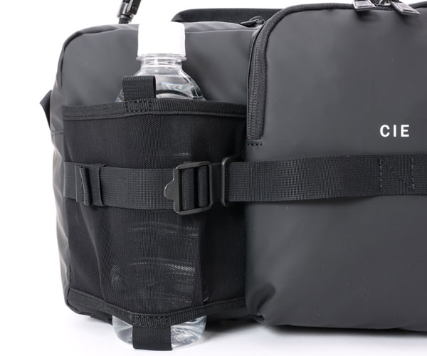CIE ショルダーバッグ ブラック 選べるノベルティ付】 CIE シー グリッド3 ボトルショルダーバッグ L