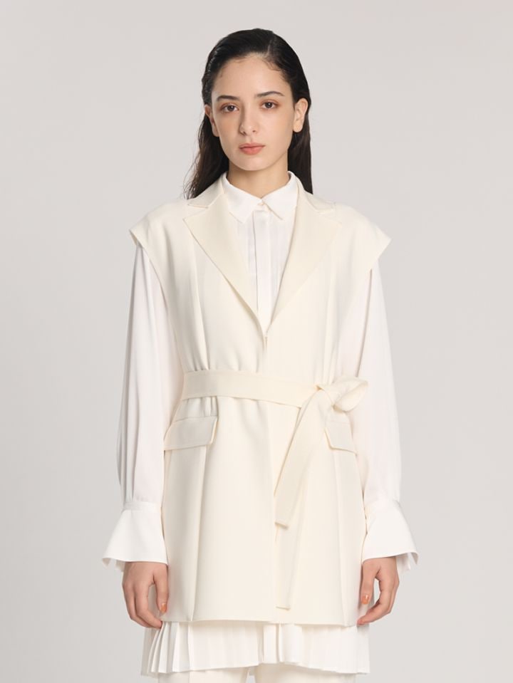 ※【最終価格】pierre cardin 大きなボタン使用立ち衿風ドット柄コート TENNE HANDCRAFTED MODERN テンハンドクラフテッドモダン