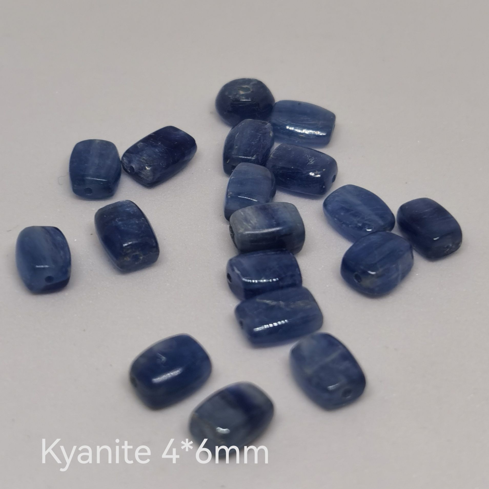 天然石カイヤナイト　４*6mm