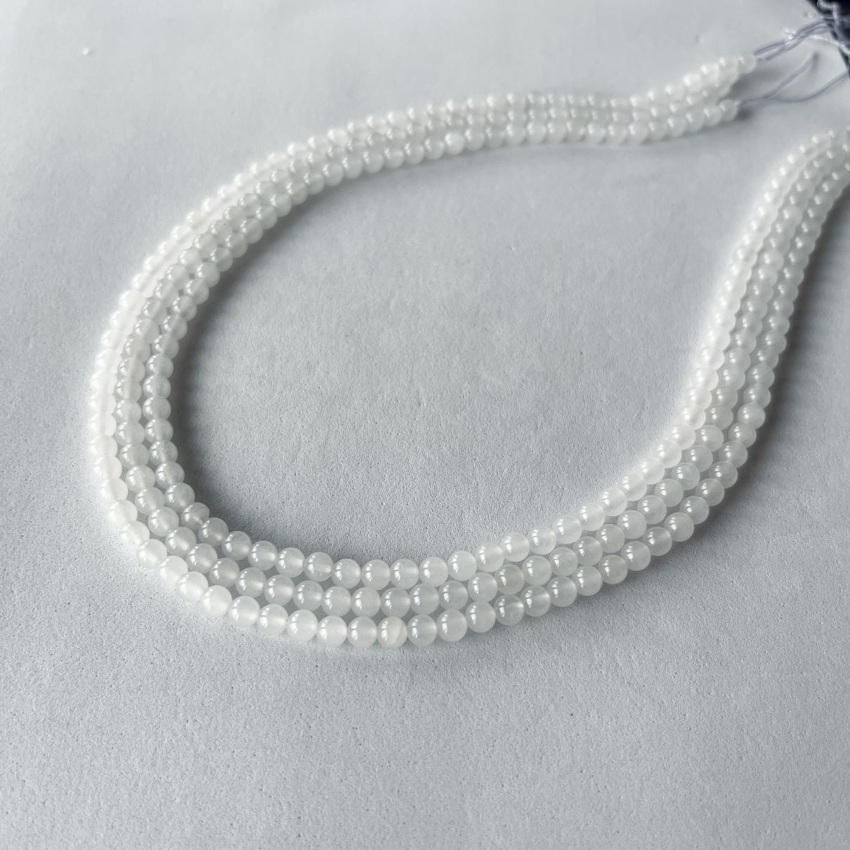 天然石連ビーズ‐ホワイトメノウ４ｍｍ