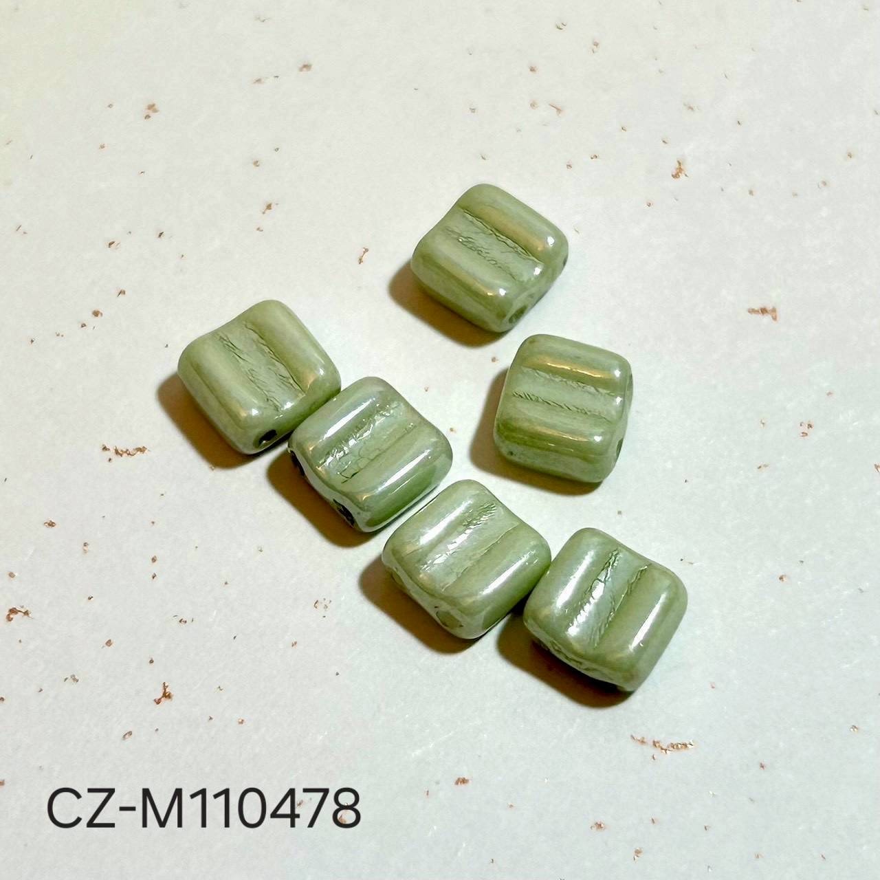 チェコビーズ四角ツーホール