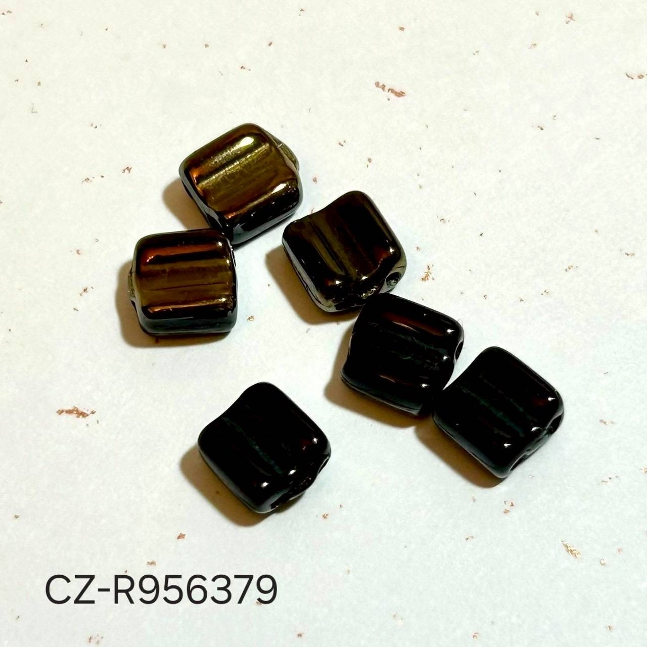 チェコビーズ四角ツーホール黒