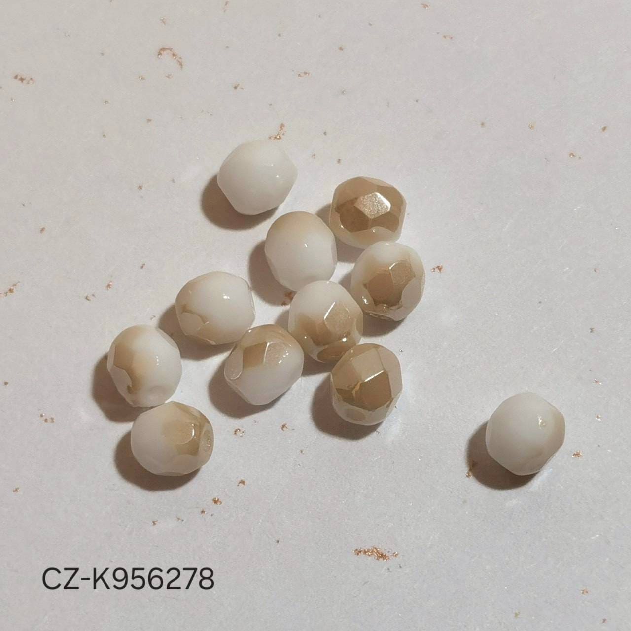 チェコビーズ四角ツーホール黒