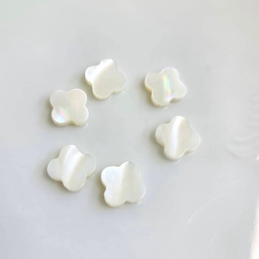 天然シェル:白シェル花10㎜縦穴(6個入り)